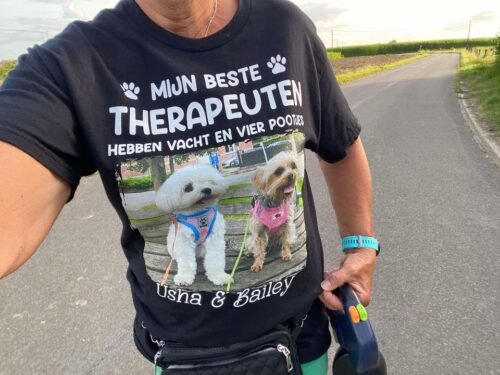 Mijn beste therapeut heeft vacht en vier poten - UNISEX T-SHIRT photo review